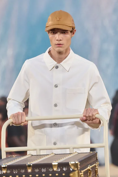 Look 32